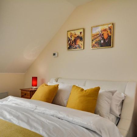 Three Bedroom House In Runcorn By The Lake With Parking By Neofinixdotcom Exteriér fotografie